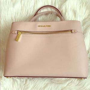 CREAMY PINK Michael Kors Crossbody bag. Great Buy